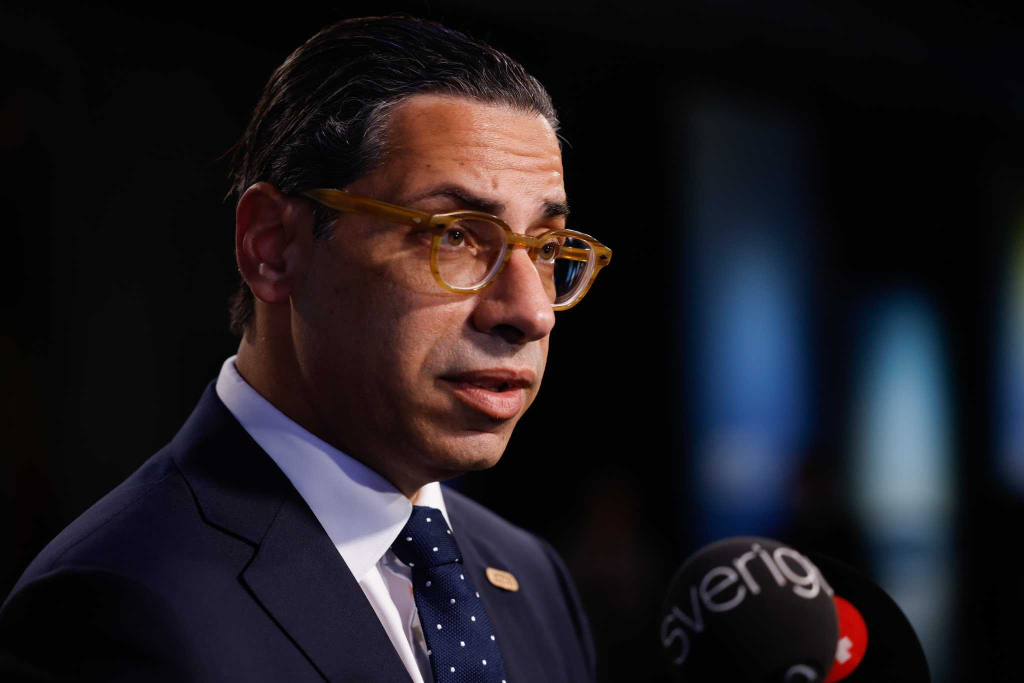 Kombos: NATO’ya başvuru noktasında değiliz, adım adım ilerliyoruz