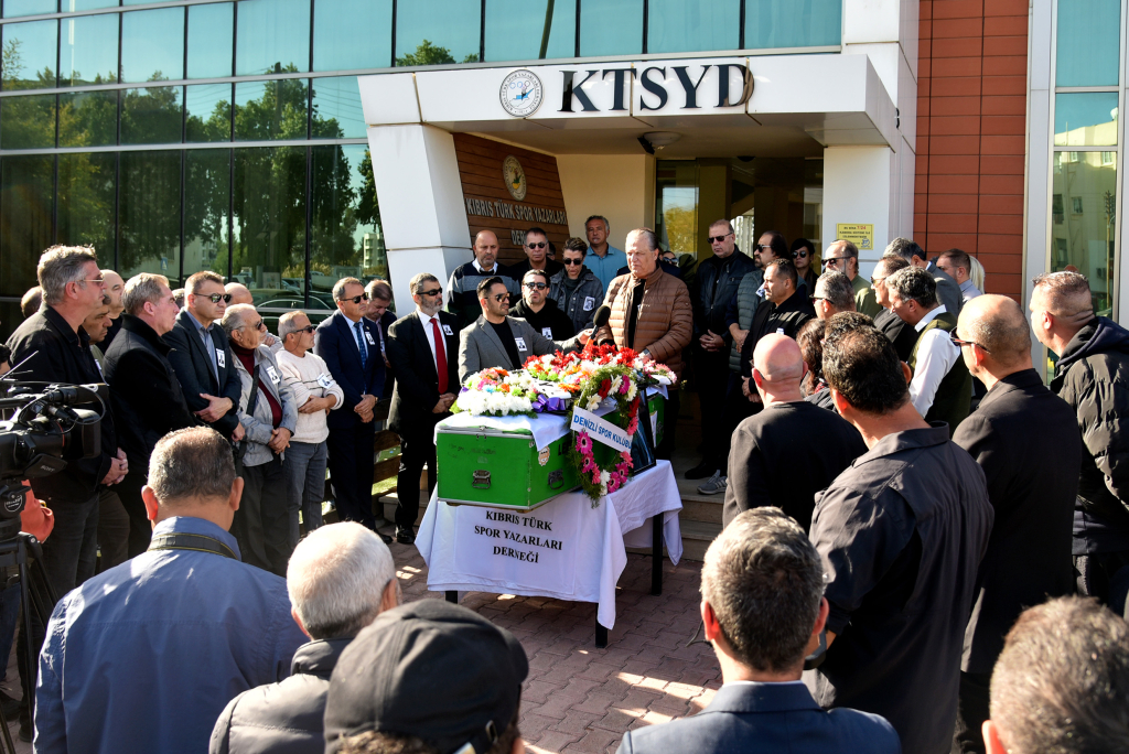 Fevzi Beyar son yolculuğuna uğurlanıyor… Beyar için Kıbrıs Türk Spor Yazarları Derneği’nde tören düzenlendi