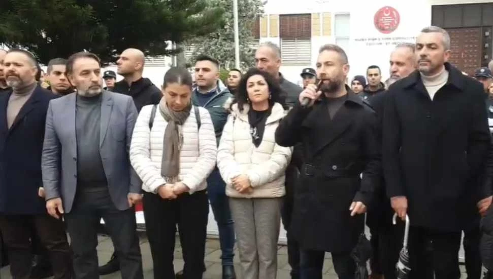 Yeter artık talimatlarınız, düşün artık bu halkın yakasından!