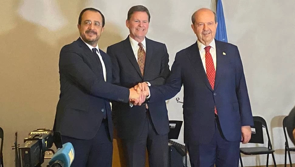 Ersin Tatar ile Nikos Hristodulidis, BM’nin düzenlediği yeni yıl resepsiyonunda bir araya geldi