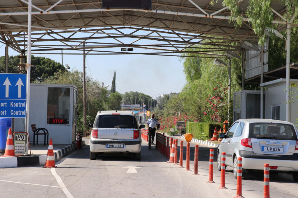 Yine alkol yine kaza: Şans eseri yaralanan olmadı