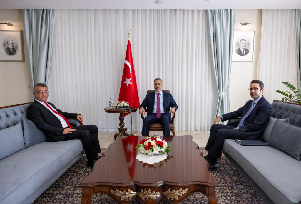Hakan Fidan, Tufan Erhürman’ı Lefkoşa Büyükelçiliği’nde Kabul Etti