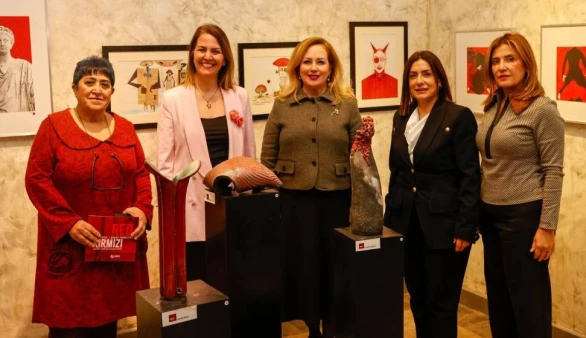 Sibel Tatar, “Kırmızı” konseptli uluslararası karma sergisini ziyaret etti!