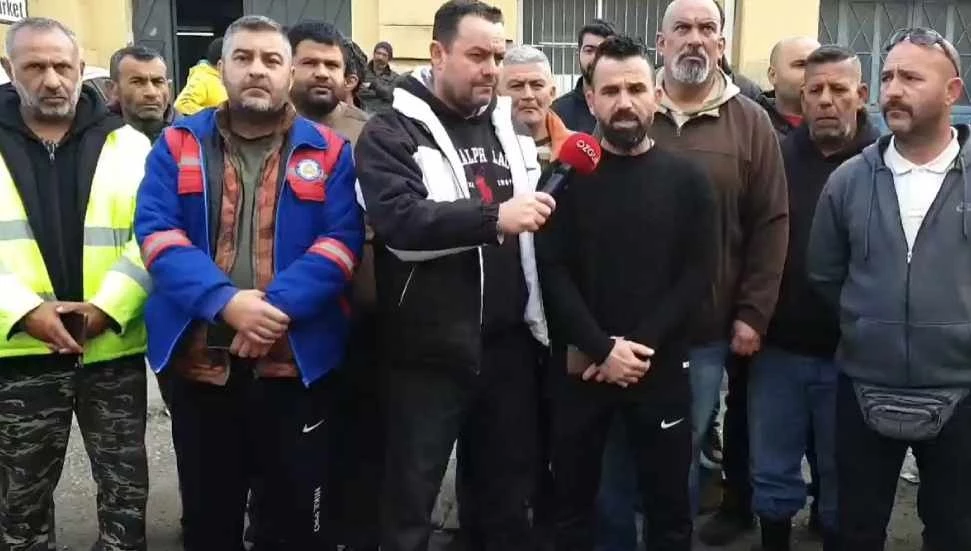 Liman-Sen üyeleri 4 saatlik iş bırakma ve oturma eylemi yaptı