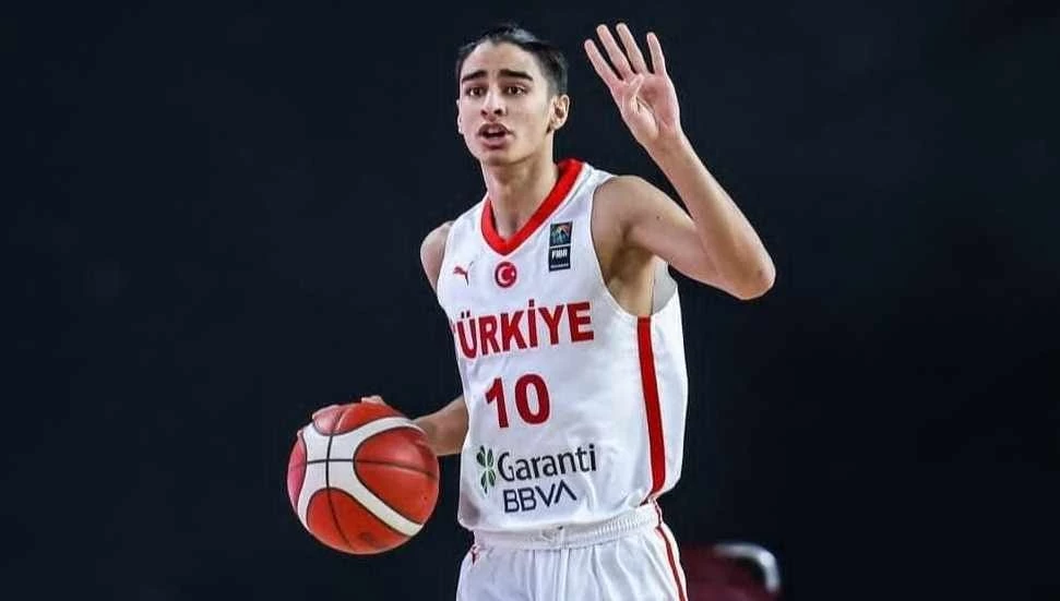 Kıbrıslı Türk Mehmet Akif Öztürk’ün de yer aldığı Basketbol Milli Takımı şampiyon oldu!