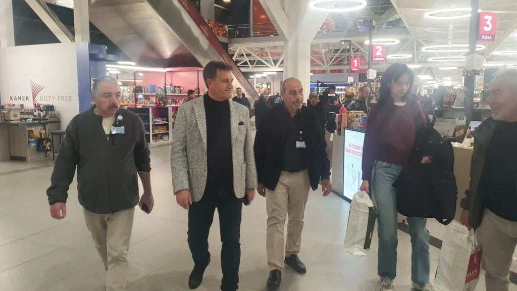 Arıklı, Ercan Havalimanı terminalini denetledi!