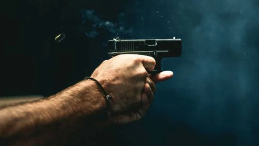 15 yaşındaki çocuk internetten aldığı tabanca ile dolaşırken yakalandı