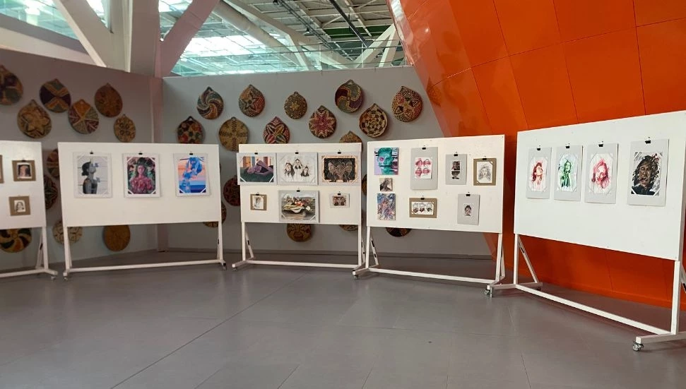 Ercan Havalimanı’nda genç sanatçı Diren Sanıvar’ın ilk sergisi açıldı