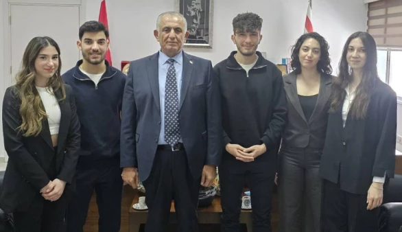 “Geleceğe yön vermek isteyen tüm gençlerin yanında olacağız”