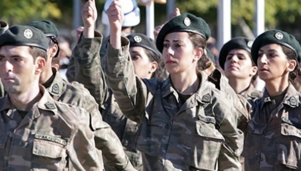 Güney Kıbrıs’ta kadınların gönüllü olarak askerliğe alınabilecek