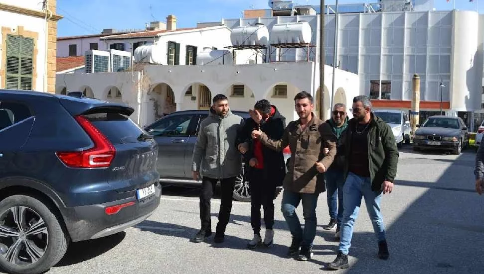 Ana yolda uyuyan Cem Aksel ve Seyfi Keskin’in uyuşturucu etkisinde araç kullandığı iddia edildi!