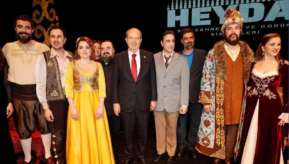 Cumhurbaşkanı Ersin Tatar, “Saraydan Kız Kaçırma” operasını izledi!