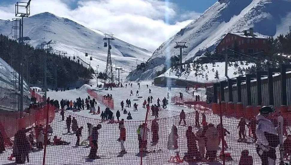 Palandöken’de kayakçılara kapalı olan alana çığ düştü