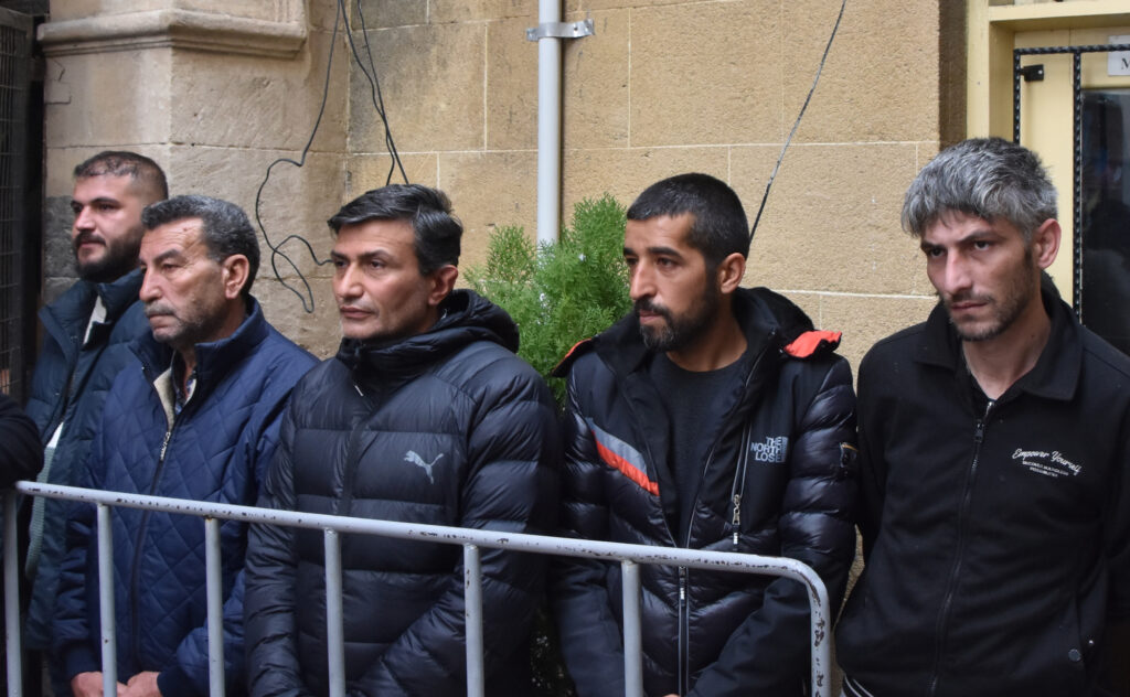 İnsan kaçakçılarına 2 gün ek tutukluluk