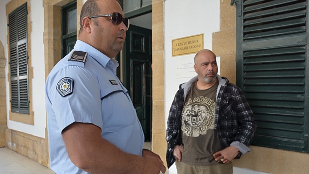 2009’da evrak sahteledi ülkeye girince tutuklandı