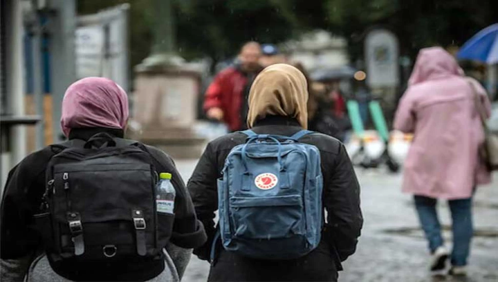 Bakanlar Kurulu’ndan okullarda başörtüsü düzenlemesi: Yetki bakanlığa devredildi
