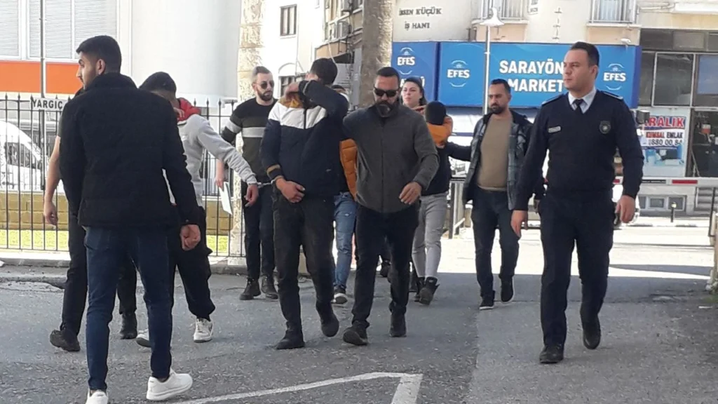 İki Zanlı Suçüstü Yakalandı