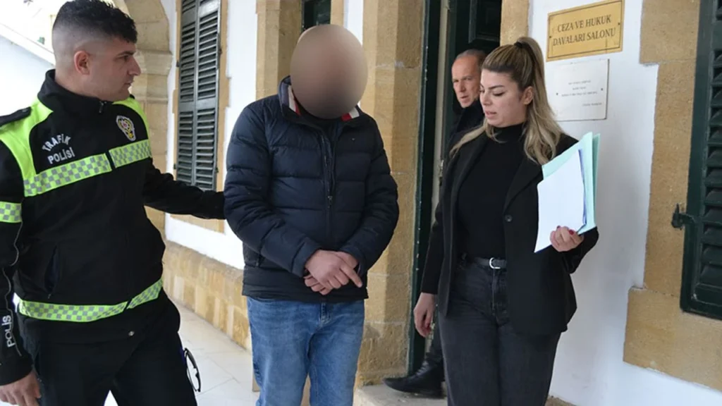 3 milyon 326 bin TL’lik hırsızlık suçlamasıyla tutuklanan zanlı yeniden mahkemeye çıkarıldı