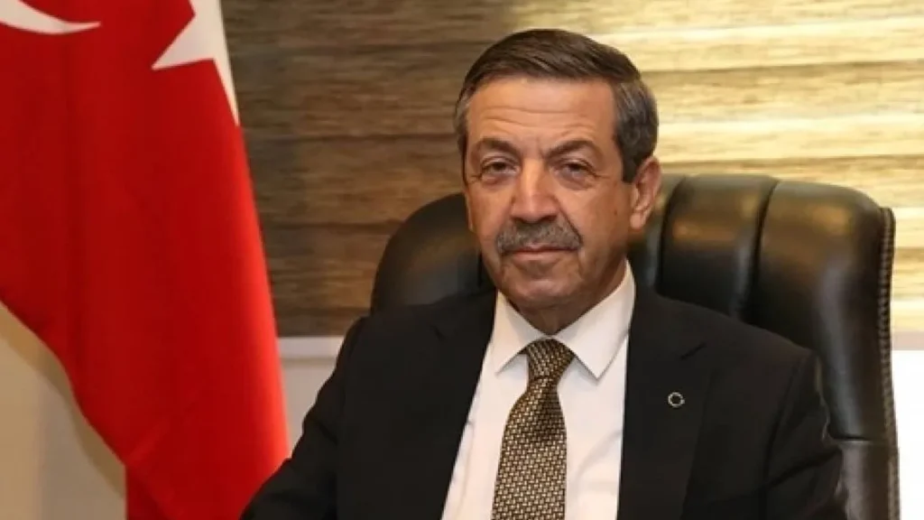 Dışişleri Bakanı Ertuğruloğlu, Londra’da temaslarda bulundu!