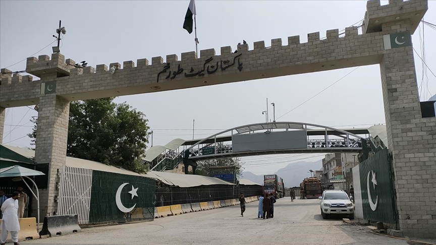 Pakistan ile Afganistan arasındaki Torkham Sınır Kapısı’nda karşılıklı ateş açıldı!