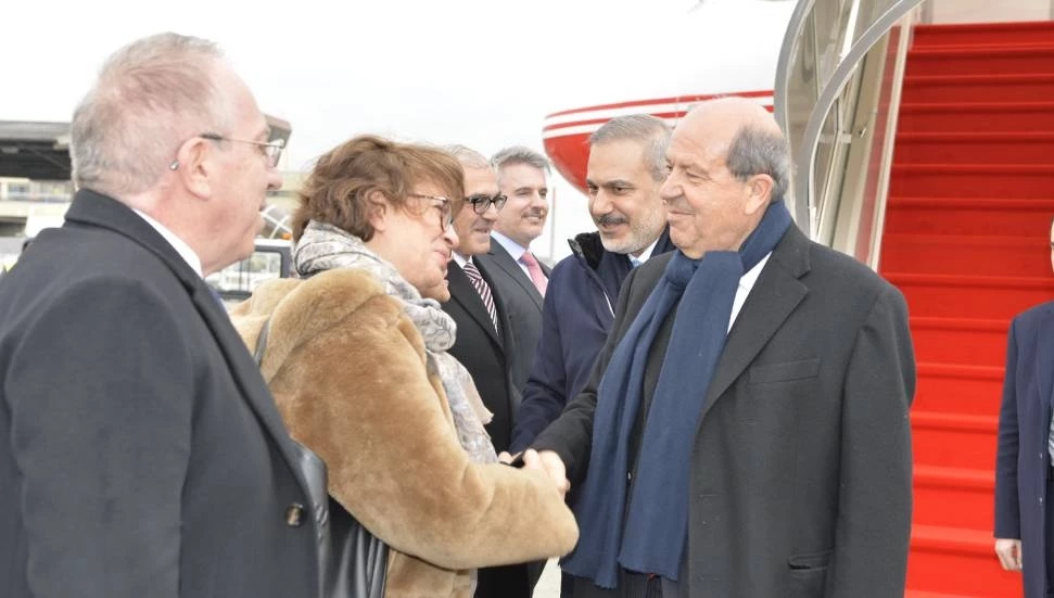 Ersin Tatar ve Hakan Fidan’ı taşıyan uçak, Cenevre’ye indi