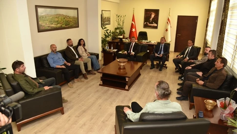 Ünal Üstel, KTOEÖS ve KTÖS yetkilileri ile görüşüyor: Toplantı sonrası basın açıklaması yapılacak