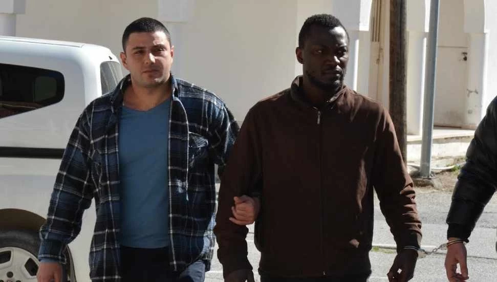 Uçak bileti kesmediği için tartıştığı iş verenini darbetti!