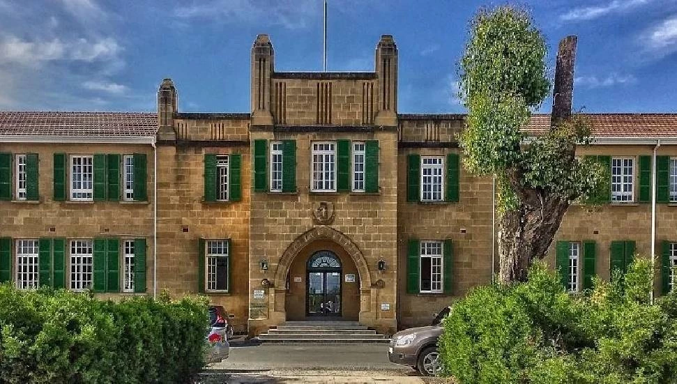 Rum Bakanlar Kurulu, İngiliz Okulu Yönetim Kurulu’nu görevden aldı