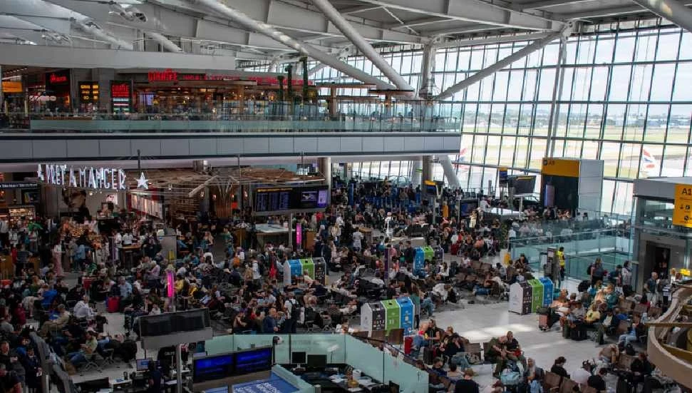 Londra Heathrow Havalimanı, elektrik kesintisi nedeniyle gece yarısına kadar kapatıldı