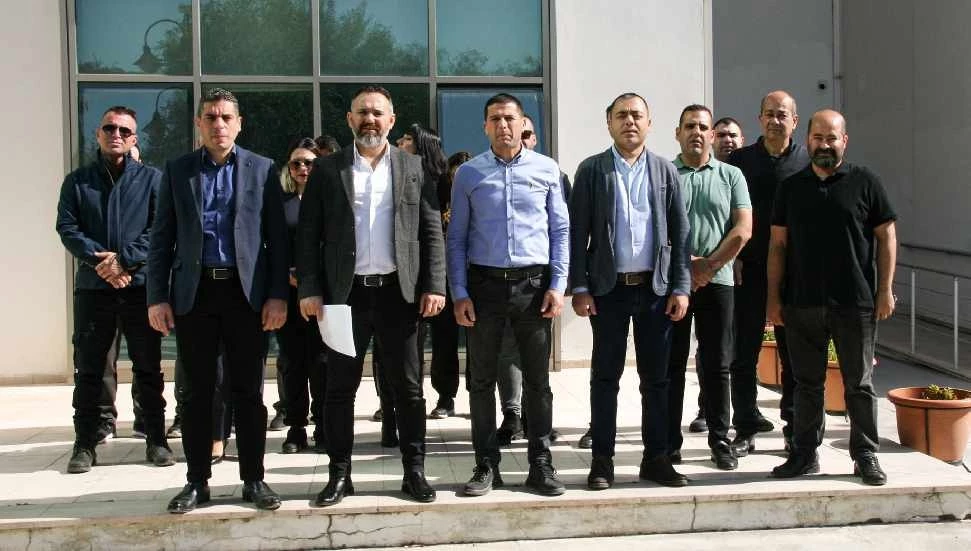 “İşe gitmeden maaş alanlar var, başbakan yalanlarsa isimleri açıklayacağız”