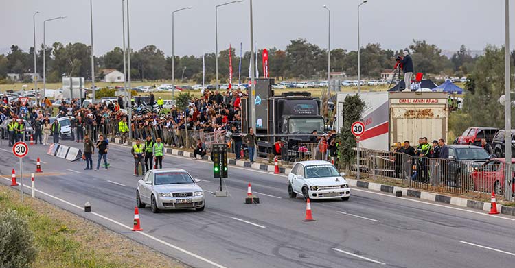 Sezonun ilk ”Drag Fest” organizasyonu yapıldı