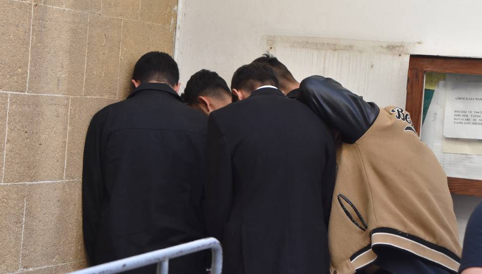 Adam kaçırıp darp ettiler, tehdit için kullandıkları tabanca ortada yok!