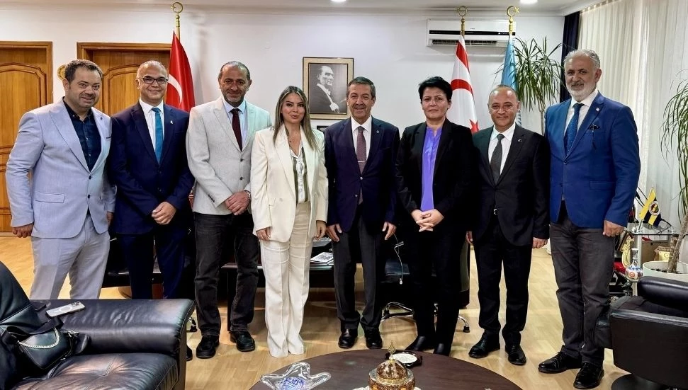 Dışişleri Bakanı Ertuğruloğlu, Dış Basın Birliği heyetini kabul etti