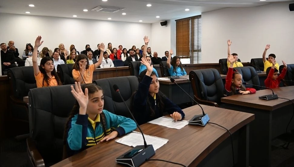 Güzelyurt Belediye Başkanı Özçınar, Çocuk Meclisini kabul etti