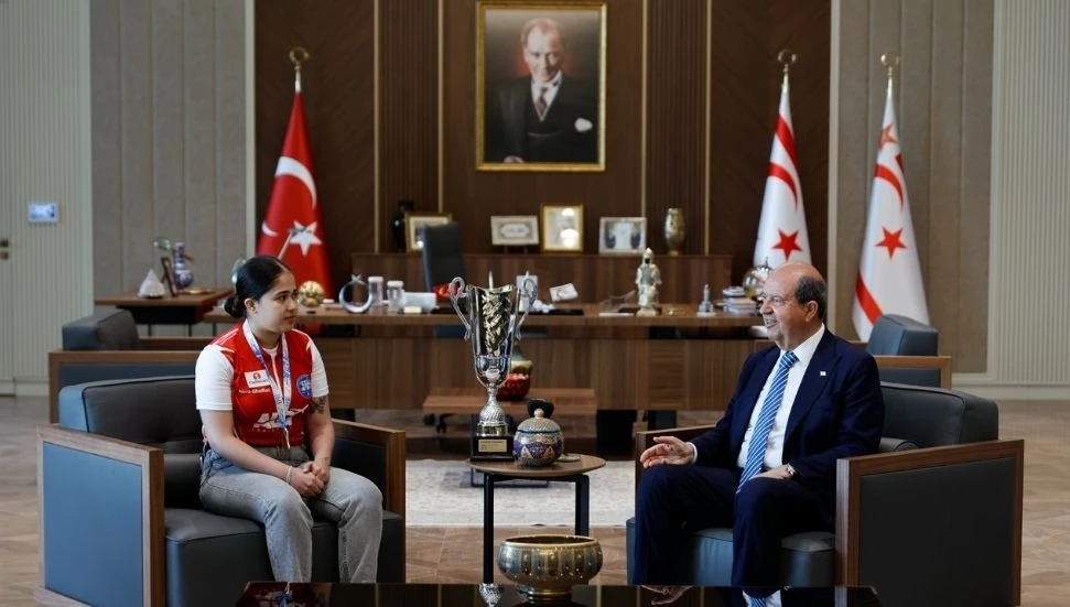 Cumhurbaşkanı Tatar, Avrupa Kadınlar Bilardo Şampiyonu Ghaffari’yi kabul etti