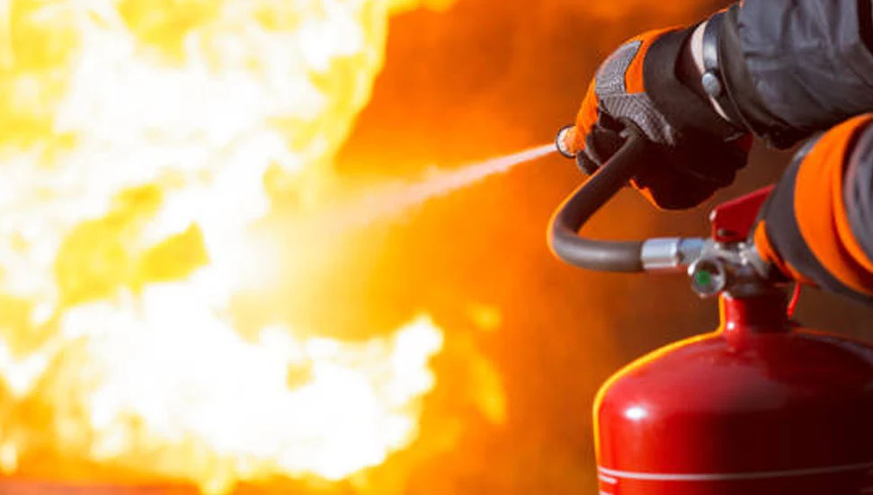 Cihangir’de araç yangını!