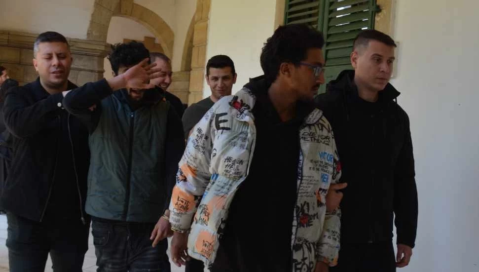 Pencereden Girdiler, Laptop ve Para Çaldılar