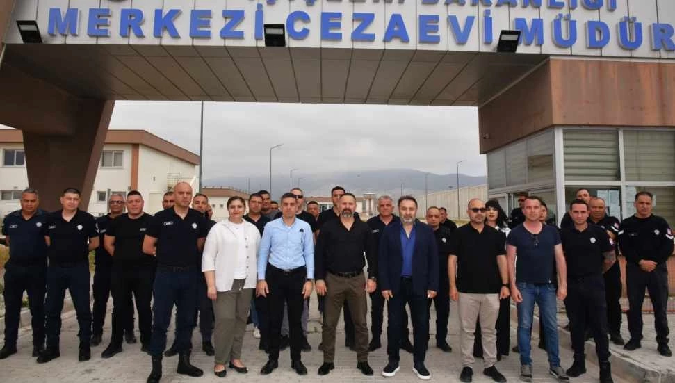 “Cezaevinde görevli doktor sadece ayda bir kez geliyor”
