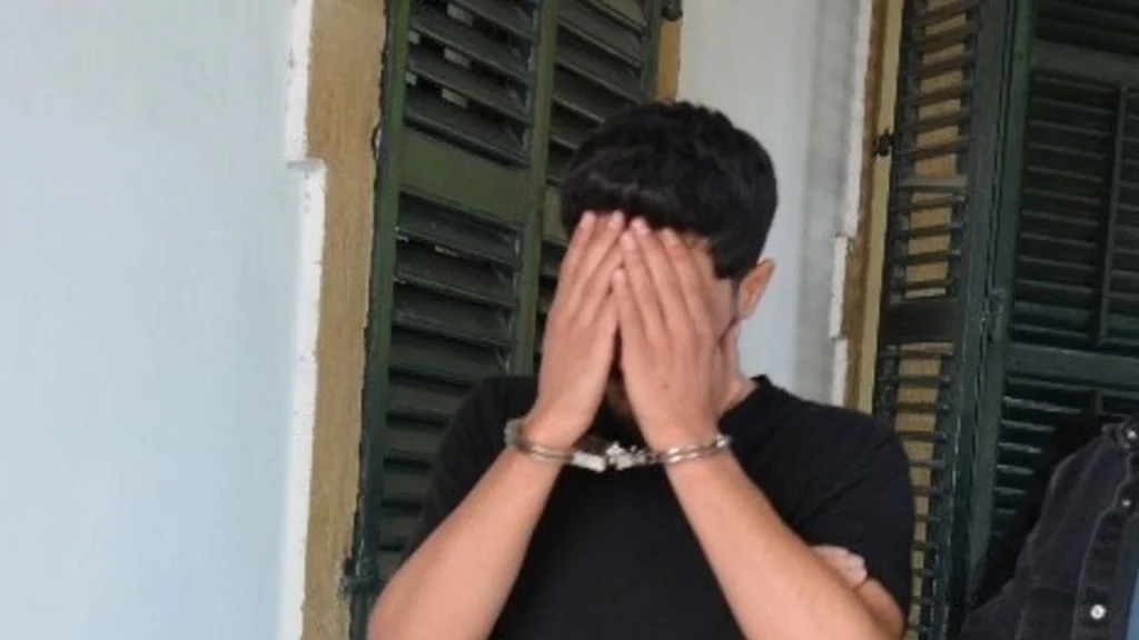 Sevgilisini Boğazlayıp Yumrukladı, Bıçakla Tehdit Etti