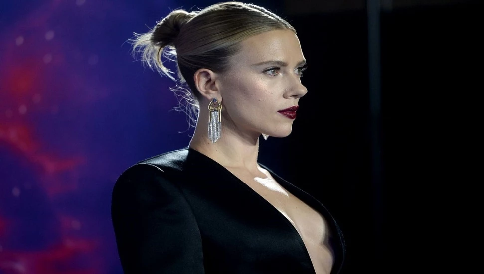 Scarlett Johansson ilk filmiyle Cannes’ı büyüledi