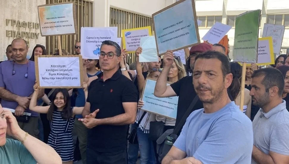 Kimliksizler Derneği’nden toplu vatandaşlık başvurusu eylemi
