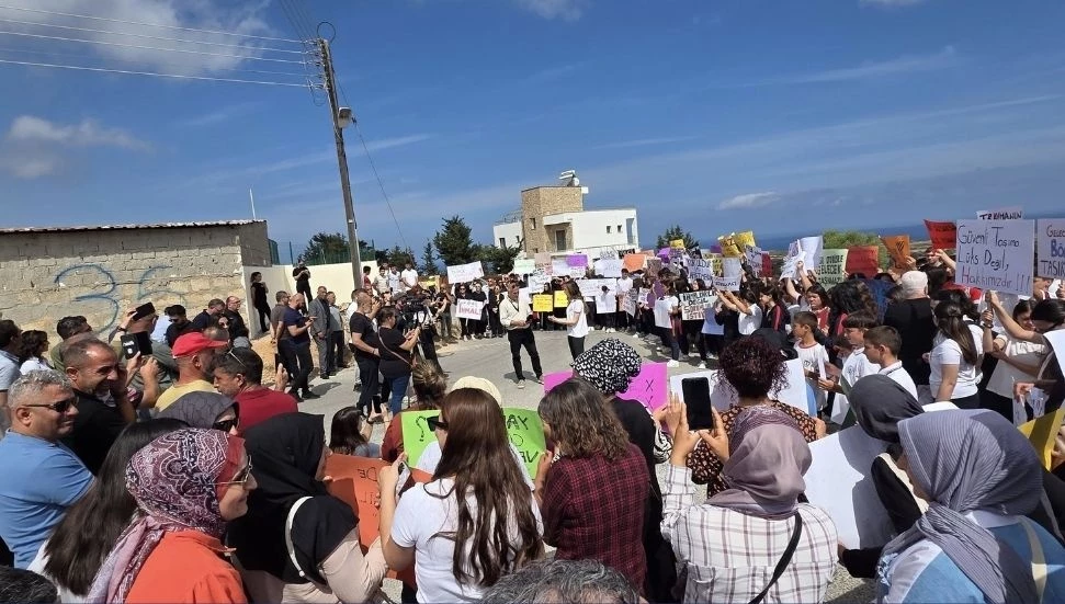 Erenköy Lisesi öğrencilerinden okul otobüsü kazasına tepki: Bu bir kaza değil, ihmalin sonucudur