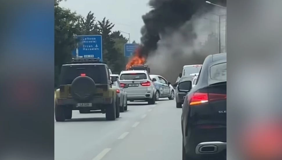 Seyir halindeki otobüste yangın çıktı: Şans eseri yaralanan olmadı