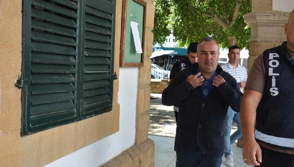 Kumarhanedeki bir kişinin ceketinin cebinden 20 bin TL çaldı, eşi parayı polise teslim etti