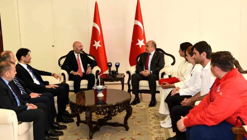 Başçeri, TEKNOFEST KKTC’ye katılan Türkiye Maarif Vakfı heyetini kabul etti