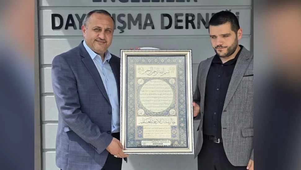 Din İşleri Başkanı Hakan Moral, Engelliler Dayanışma Derneği’ne ziyaret gerçekleştirdi