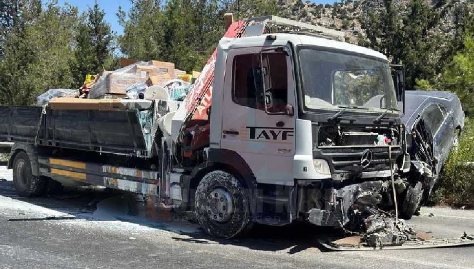Girne-Değirmenlik yolunda kazanın ardından kumlama yapıldı