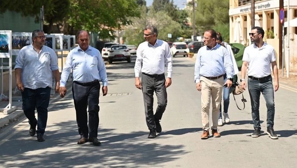 Tufan Erhürman beraberindeki heyetle birlikte Limasol yangın bölgesini ziyaret için yola çıktı