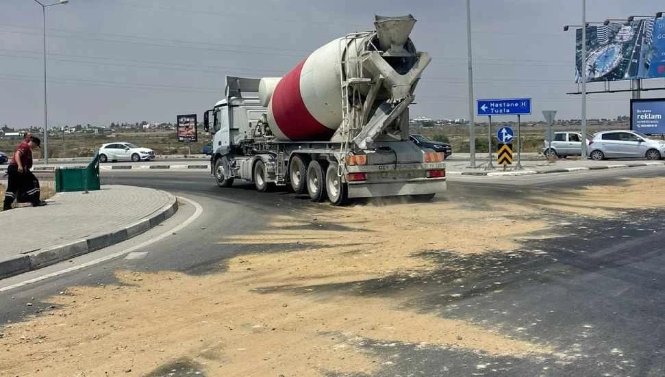Lions Çemberi ile Tuzla Hastane Çemberi arasındaki yola yağ döküldü: Kumlama çalışmaları sürüyor