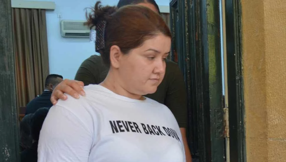 Akrabalarını ön izin vaadiyle 30 bin dolar dolandırmakla itham edildi!